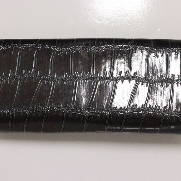 ❌{SOLD}❌Dark Brown Clutch - Picture 2 of 4